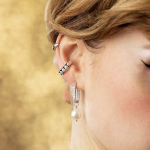 Load image into Gallery viewer, Pearl Ear cuff
