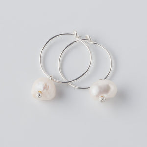 Mini Pearl Earring